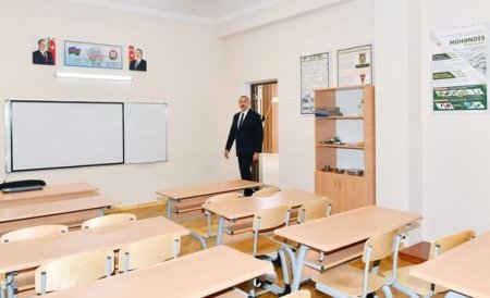 İlham Əliyev Bakıda yeni korpusu tikilən məktəbdə yaradılan şəraitlə tanış olub - FOTO