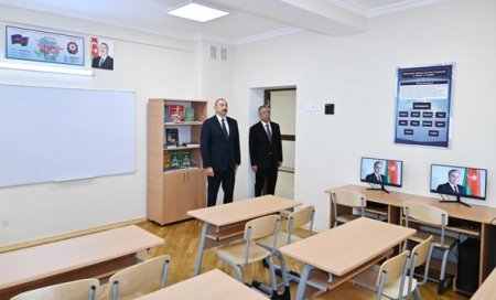 İlham Əliyev Bakıda yeni korpusu tikilən məktəbdə yaradılan şəraitlə tanış olub - FOTO