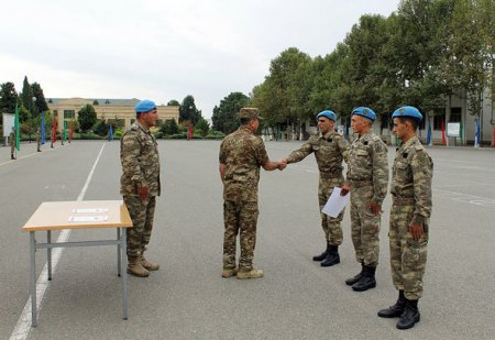 “Komando başlanğıc kursu”nu bitirənlərə beretlər təqdim olundu - FOTO “Komando başlanğıc kursu”nu bitirənlərə beretlər təqdim olundu - FOTO