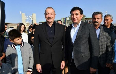 İlham Əliyev və Mehriban Əliyeva Zəngilanın Ağalı kəndində sakinlərlə görüşüblər - YENİLƏNİB + FOTO İlham Əliyev və Mehriban Əliyeva Zəngilanın Ağalı kəndində sakinlərlə görüşüblər - YENİLƏNİB + FOTO