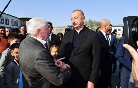 İlham Əliyev və Mehriban Əliyeva Zəngilanın Ağalı kəndində sakinlərlə görüşüblər - YENİLƏNİB + FOTO İlham Əliyev və Mehriban Əliyeva Zəngilanın Ağalı kəndində sakinlərlə görüşüblər - YENİLƏNİB + FOTO