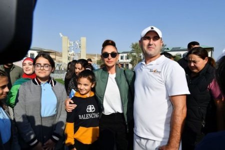 İlham Əliyev və Mehriban Əliyeva Zəngilanın Ağalı kəndində sakinlərlə görüşüblər - YENİLƏNİB + FOTO İlham Əliyev və Mehriban Əliyeva Zəngilanın Ağalı kəndində sakinlərlə görüşüblər - YENİLƏNİB + FOTO