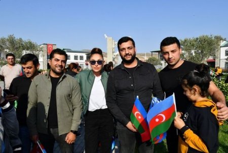 İlham Əliyev və Mehriban Əliyeva Zəngilanın Ağalı kəndində sakinlərlə görüşüblər - YENİLƏNİB + FOTO İlham Əliyev və Mehriban Əliyeva Zəngilanın Ağalı kəndində sakinlərlə görüşüblər - YENİLƏNİB + FOTO