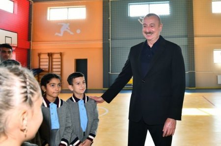 İlham Əliyev və Mehriban Əliyeva Zəngilanın Ağalı kəndində sakinlərlə görüşüblər - YENİLƏNİB + FOTO İlham Əliyev və Mehriban Əliyeva Zəngilanın Ağalı kəndində sakinlərlə görüşüblər - YENİLƏNİB + FOTO