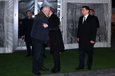 Ceyhun Bayramov və Hikmət Hacıyev Orxan Əsgərovun yas mərasimində olublar - FOTO Ceyhun Bayramov və Hikmət Hacıyev Orxan Əsgərovun yas mərasimində olublar - FOTO