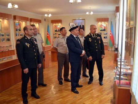 Qırğızıstanın müdafiə naziri Azərbaycanda komando hərbi hissəsində olub - FOTO Qırğızıstanın müdafiə naziri Azərbaycanda komando hərbi hissəsində olub - FOTO