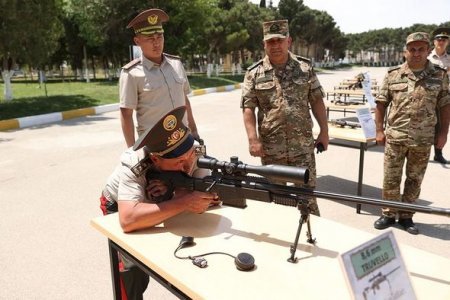 Qırğızıstanın müdafiə naziri Azərbaycanda komando hərbi hissəsində olub - FOTO Qırğızıstanın müdafiə naziri Azərbaycanda komando hərbi hissəsində olub - FOTO