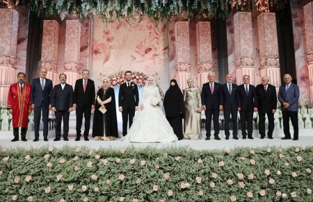 Ərdoğan qardaşı oğlunun toyunda - FOTO