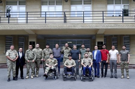 Anar Kərimov reabilitasiya xidmətləri göstərilən qazilərlə görüşüb
