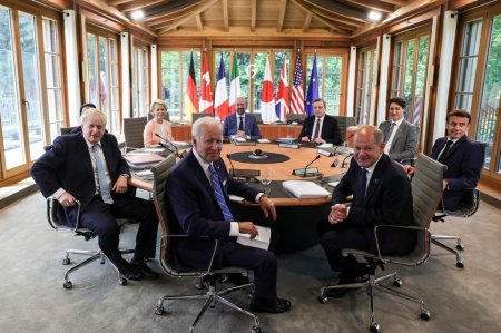 “G7” liderlərinin sammitdən maraqlı FOTOLARI