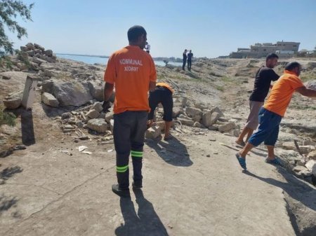 Buzovna çimərliyinə ağır texnika gətirildi
