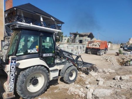 Buzovna çimərliyinə ağır texnika gətirildi
