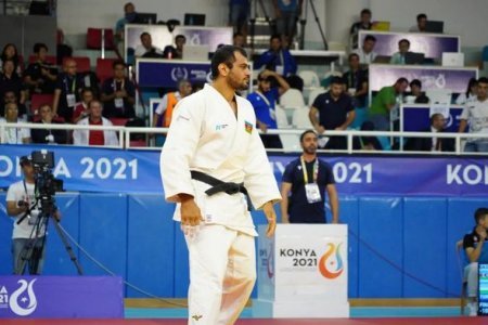 İslamiada: Elmar Qasımov gümüş medal qazandı