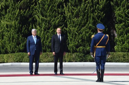 Qazaxıstan Prezidenti Kasım-Jomart Tokayevin rəsmi qarşılanma mərasimi olub 