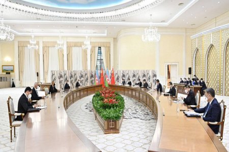 Prezident İlham Əliyev Səmərqənddə Çin lideri ilə görüşüb