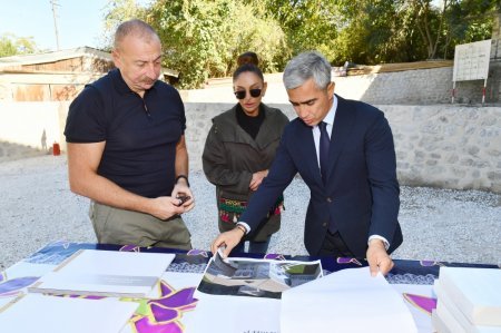 İlham Əliyev və Mehriban Əliyeva Şuşada inşa olunan obyektlərdə işlərin gedişi ilə tanış olublar - FOTO