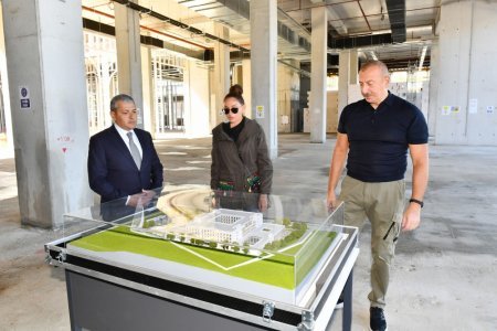 İlham Əliyev və Mehriban Əliyeva Şuşada inşa olunan obyektlərdə işlərin gedişi ilə tanış olublar - FOTO
