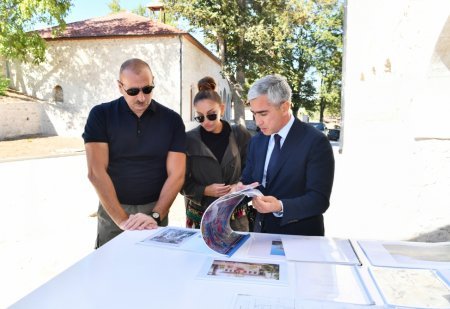 İlham Əliyev və Mehriban Əliyeva Şuşada inşa olunan obyektlərdə işlərin gedişi ilə tanış olublar - FOTO