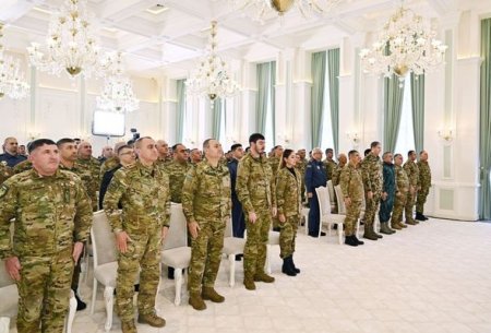 İlham Əliyev Şuşada hərbçilər qarşısında çıxış etdi 