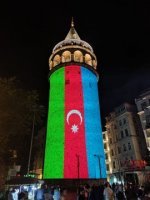 İstanbul körpüsü və Qalata qülləsi Azərbaycan bayrağının rəngləri ilə işıqlandırıldı 