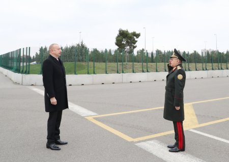Prezident yeni alınmış xüsusi təyinatlı texnikalar və təcili tibbi yardım avtomobilləri ilə tanış olub - FOTO