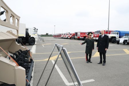 Prezident yeni alınmış xüsusi təyinatlı texnikalar və təcili tibbi yardım avtomobilləri ilə tanış olub - FOTO