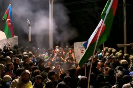 Şuşa-Xankəndi yolunda yeni çadırlar qurulur
