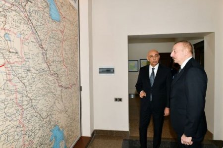 İlham Əliyev Qərbi Azərbaycan İcmasının inzibati binasında yaradılan şəraitlə tanış olub - FOTO