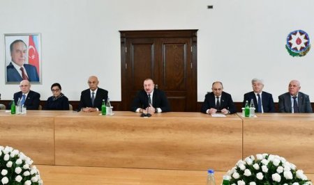 İlham Əliyev Qərbi Azərbaycan İcmasının inzibati binasında yaradılan şəraitlə tanış olub - FOTO