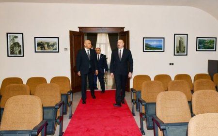 İlham Əliyev Qərbi Azərbaycan İcmasının inzibati binasında yaradılan şəraitlə tanış olub - FOTO