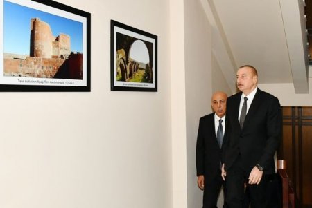 İlham Əliyev Qərbi Azərbaycan İcmasının inzibati binasında yaradılan şəraitlə tanış olub - FOTO