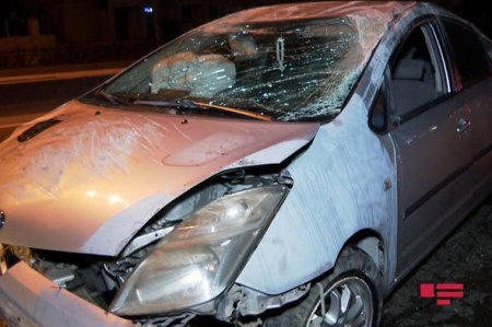Bakıda zəncirvari qəza zamanı avtomobil aşıb: Xəsarət alanlar var - FOTO