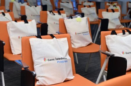 SOCAR-ın prezidenti Gənc İstedadlar Proqramına seçilmiş gənclərlə görüşüb - FOTO