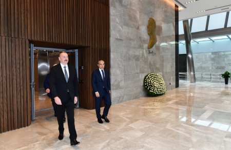 İlham Əliyev Əmlak Məsələləri Dövlət Xidmətinin yeni inzibati binasının açılışında iştirak edib - FOTO
