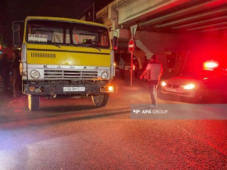 Bakıda “Lada Priora” yük avtomobilinə çırpılıb, ölən və yaralananlar var
