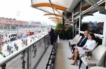 İlham Əliyev və Mehriban Əliyeva “Formula-1” Azərbaycan Qran-prisinin əsas yarışına baxıblar - YENİLƏNİB+FOTOй