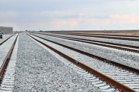 Dövlət başçısı Bərdə-Ağdam dəmir yolu xəttinin tikintisi ilə tanış olub - FOTO