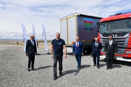 Prezident “Araz Vadisi İqtisadi Zonası”ndakı işlərlə tanış olub, bir neçə müəssisənin təməlini qoyub – FOTO