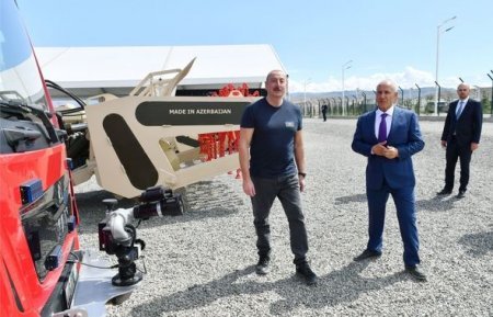 Prezident “Araz Vadisi İqtisadi Zonası”ndakı işlərlə tanış olub, bir neçə müəssisənin təməlini qoyub – FOTO