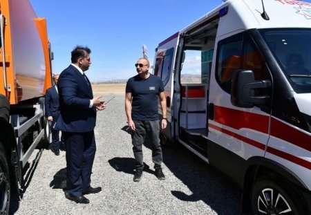 Prezident “Araz Vadisi İqtisadi Zonası”ndakı işlərlə tanış olub, bir neçə müəssisənin təməlini qoyub – FOTO