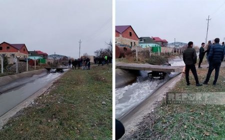 Qubada avtomobil su kanalına düşüb