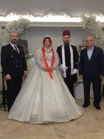 Osmanlı sultanının nəvəsi ailə qurdu - FOTO