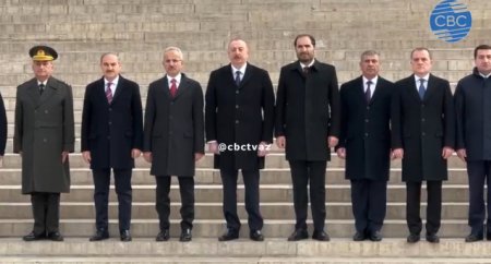 İlham Əliyev Ankarada Anıtqəbiri ziyarət edib