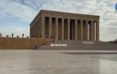 İlham Əliyev Ankarada Anıtqəbiri ziyarət edib