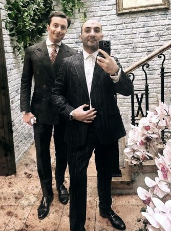 Aparıcı ilə ailə quran icra başçısı toyda qonaqlara qadağa qoydu - FOTO