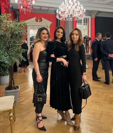 Aparıcı ilə ailə quran icra başçısı toyda qonaqlara qadağa qoydu - FOTO