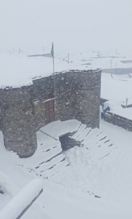 Xınalığa qar yağır 