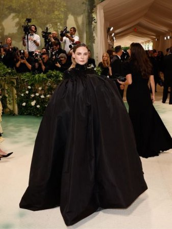 “Met Gala 2024”: Ən parlaq obrazlar - FOTO