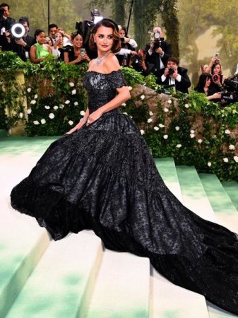 “Met Gala 2024”: Ən parlaq obrazlar - FOTO