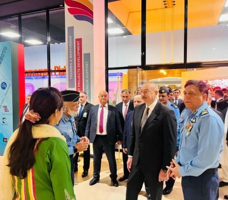 Prezident Pakistanda hərbi sərgidə... - FOTOLAR